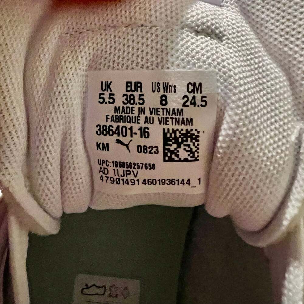 Pumas Woman’s Tennis Shoes